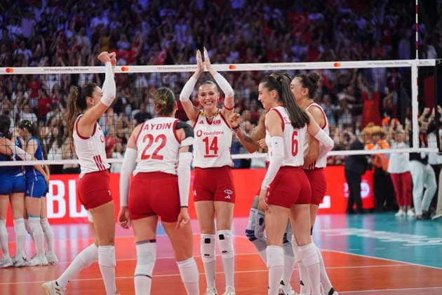 Turkiye v Serbia - CEV EuroVolley 2026 ISTANBUL, TURKIYE - SEPTEMBER 5: Players of Turkiye celebrate after victory at the CEV Women s European Volleyball Championship semifinal match between Turkiye and Serbia at Sinan Erdem Sports Hall in Istanbul, Turkiye, on September 5, 2026. Cemal Yurttas Anadolu Istanbul Turkey. Editorial use only. Please get in touch for any other usage.  Copyright: x2026xAnadoluxCemalxYurttasx
