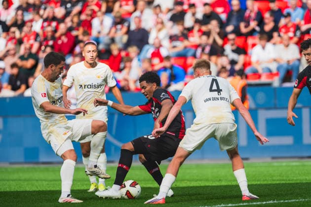 Rani Khedira (1.FC Union Berlin, 08) greift Malik Tillman (Bayer 04 Leverkusen, 10) mit dem Ball an, Marin Ljubicic (1.FC Union Berlin, 27) und Zeno van den Bosch (1.FC Union Berlin, 04) stehen drum herum, Zweikampf Bayer 04 Leverkusen vs. 1.FC Union Berlin, Fussball, 1.Bundesliga, 2.Spieltag, Saison 2026 27, 05.09.2026, DFL REGULATIONS PROHIBIT ANY USE OF PHOTOGRAPHS AS IMAGE SEQUENCES AND OR QUASI-VIDEO, Bayer 04 Leverkusen vs. 1.FC Union Berlin, Fussball, 1.Bundesliga, 2.Spieltag, Saison 2026 27, 05.09.2026 Leverkusen *** Rani Khedira (1 FC Union Berlin, 08) attacks Malik Tillman (Bayer 04 Leverkusen, 10) with the ball, while Marin Ljubicic (1 FC Union Berlin, 27) and Zeno van den Bosch (1 FC Union Berlin, 04 stand around them; tackle between Bayer 04 Leverkusen and 1 FC Union Berlin, soccer, Bundesliga 1, Matchday 2, 2026–27 season, September 5, 2026, DFL REGULATIONS PROHIBIT ANY USE OF PHOTOGRAPHS AS IMAGE SEQUENCES AND OR QUASI-VIDEO. Bayer 04 Leverkusen vs. 1. FC Union Berlin, soccer, Bundesliga 1, Matchday 2, 2026–27 season, May 9, 2026, Leverkusen Copyright: xEibner-Pressefoto LukasxBaldygax EP_LBA