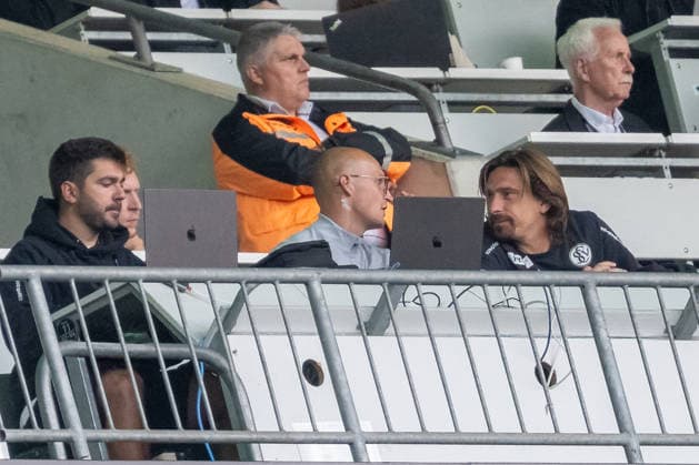 Vincent Wagner (SV Elversberg, Trainer) nach seiner Roten Karte auf der Pressetribuene. Borussia Moenchengladbach vs. SV Elversberg, Fussball, 1. Bundesliga, 02. Spieltag, Saison 2026 2027, 05.09.2026 DFL DFB Regulations prohibit any use of Photographs as image sequences and or Quasivideo Borussia Moenchengladbach vs. SV Elversberg, Fussball, 1. Bundesliga, 02. Spieltag, Saison 2026 2027, 05.09.2026 Moenchengladbach *** Vincent Wagner, SV Elversberg, coach in the press box after receiving a red card; Borussia Mönchengladbach vs. SV Elversberg, soccer, Bundesliga 1, Matchday 2, 2026–2027 season, September 5, 2026 DFL DFB regulations prohibit any use of photographs as image sequences and or quasi-video Borussia Mönchengladbach vs. SV Elversberg, soccer, Bundesliga 1, Matchday 2, 2026–2027 season, September 5, 2026, Mönchengladbach Copyright: xEibner-Pressefoto ThomasxHaeslerx EP_THR
