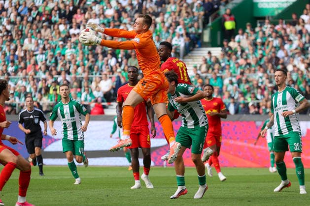 05.09.2026, xtgx, Fussball - 1.Bundesliga SV Werder Bremen - RB Leipzig v.l. Karl Hein (Bremen, 1) Parade, haelt den Ball, faengt den Ball, pariert (DFL DFB REGULATIONS PROHIBIT ANY USE OF PHOTOGRAPHS as IMAGE SEQUENCES and or QUASI-VIDEO) Bremen *** September 5, 2026, xtgx, Soccer, Bundesliga 1, SV Werder Bremen vs. RB Leipzig at Karl-Hein-Stadion, Bremen, 1 save, stops the ball, catches the ball, blocks the shot DFL DFB REGULATIONS PROHIBIT ANY USE OF PHOTOGRAPHS as IMAGE SEQUENCES and or QUASI-VIDEO Bremen
