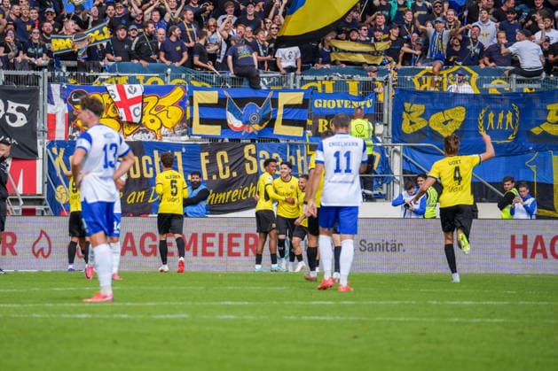 German Soccer, 3rd Division, Matchday 4, Hänsch Arena, SV Meppen vs. 1 FC Saarbrücken: Disappointed faces among the Meppen players, while Saarbrücken celebrates Copyright: xMichelxWittex