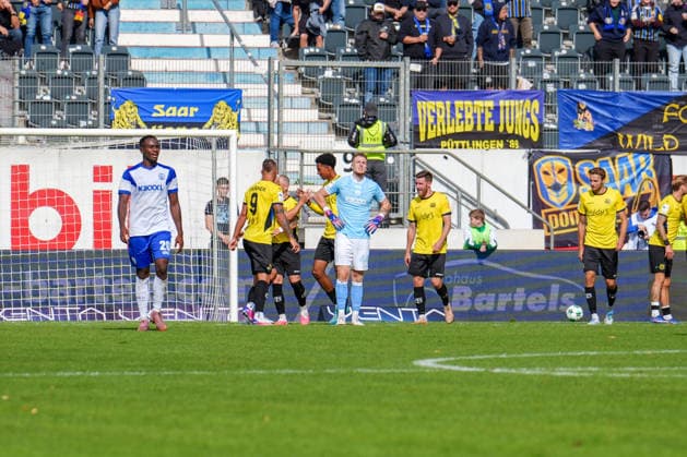 German Soccer, 3rd Division, Matchday 4, Hänsch Arena, SV Meppen vs. 1 FC Saarbrücken: Disappointed faces among the Meppen players, while Saarbrücken celebrates Copyright: xMichelxWittex