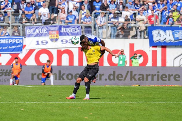 German Soccer, 3rd Division, Matchday 4, Hänsch Arena, SV Meppen vs. 1 FC Saarbrücken Nikell Touglo (SV Meppen), 20 Christian Kühlwetter (1 FC Saarbrücken), 10 Copyright: xMichelxWittex