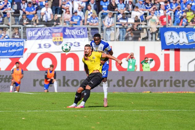 German Soccer, 3rd Division, Matchday 4, Hänsch Arena, SV Meppen vs. 1 FC Saarbrücken Nikell Touglo (SV Meppen), 20 Christian Kühlwetter (1 FC Saarbrücken), 10 Copyright: xMichelxWittex