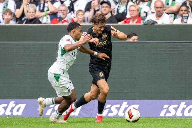 Zweikampf zwischen Mathieu Nguefack (Borussia Moenchengladbach, 34) und Maurice Krattenmacher (SV Elversberg, 07). Borussia Moenchengladbach vs. SV Elversberg, Fussball, 1. Bundesliga, 02. Spieltag, Saison 2026 2027, 05.09.2026 DFL DFB Regulations prohibit any use of Photographs as image sequences and or Quasivideo Borussia Moenchengladbach vs. SV Elversberg, Fussball, 1. Bundesliga, 02. Spieltag, Saison 2026 2027, 05.09.2026 Moenchengladbach *** Tackle between Mathieu Nguefack (Borussia Mönchengladbach, 34) and Maurice Krattenmacher (SV Elversberg, 07); Borussia Mönchengladbach vs. SV Elversberg, Soccer, Bundesliga 1, Matchday 2, 2026–2027 season, September 5, 2026 DFL DFB regulations prohibit any use of photographs as image sequences and or quasi-video Borussia Mönchengladbach vs. SV Elversberg, soccer, Bundesliga 1, Matchday 2, 2026–2027 season, September 5, 2026, Mönchengladbach Copyright: xEibner-Pressefoto ThomasxHaeslerx EP_THR