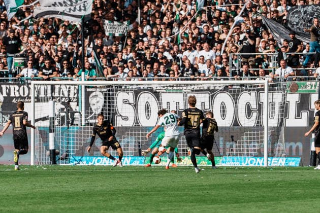 Deutschland: Fußball 1. Bundesliga Männer 2026 - 2027, 2. Spieltag - VfL Borussia Mönchengladbach vs SV Elversberg (ista Borussia Park): Joe Scally (Borussia Mönchengladbach, 29) alleine vor Nicolas Kristof (SV Elversberg, 20), Jubel, Tor, Freude, feiern, Spass, Emotionen *** Germany Men s Soccer Bundesliga 1 2026–2027, Matchday 2: VfL Borussia Mönchengladbach vs. SV Elversberg at Borussia Park; Joe Scally (Borussia Mönchengladbach) scores, 29, alone in front of Nicolas Kristof (SV Elversberg), 20; celebration, goal, joy, party, fun, emotions Copyright: xThiemoxRudolphx