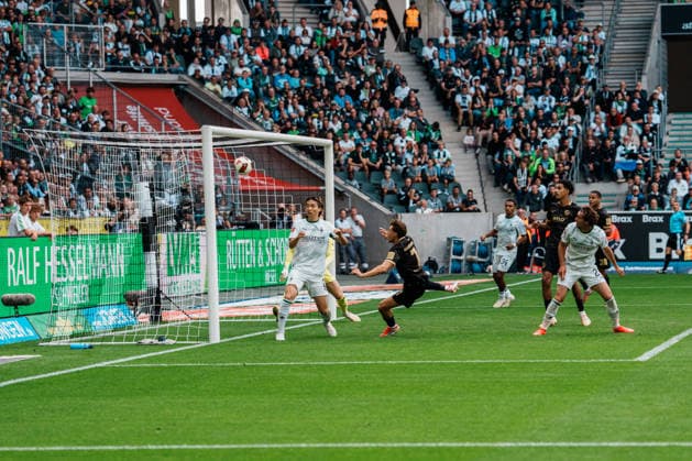 Deutschland: Fußball 1. Bundesliga Männer 2026 - 2027, 2. Spieltag - VfL Borussia Mönchengladbach vs SV Elversberg (ista Borussia Park): Anschlusstreffer, Jubel, Tor, Freude, feiern, Spass, Emotionen von Maurice Krattenmacher (SV Elversberg, 7), 3 zu 2 *** Germany Soccer 1st Bundesliga Men 2026–2027, Matchday 2: VfL Borussia Mönchengladbach vs. SV Elversberg at Borussia Park—comeback goal, celebration, goal, joy, partying, fun, emotions from Maurice Krattenmacher of SV Elversberg, 7–3 to 2 Copyright: xThiemoxRudolphx