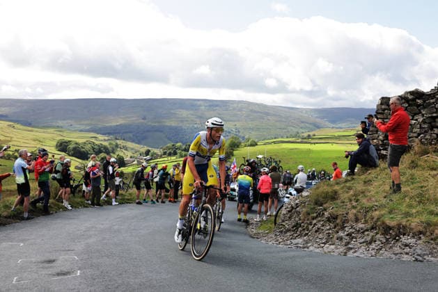 2026 Lloyds Tour of Britain Men Picture by Alex Whitehead SWpix.com - 05 09 2026 - Cycling - UCI ProSeries - 2026 Lloyds Tour of Britain Men - Stage 4: Helmsley to Leyburn (165.8km) - The peloton Copyright: x xSWpix.comx(t axPhotographyxHubxLtd)xAlexxWhitehead SWpix.comx SWP-3030-22520