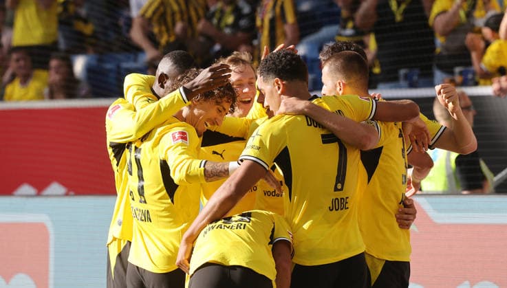 Sinsheim , Fußball Bundesliga TSG 1899 Hoffenheim vs. Borussia Dortmund , Jubel Dortmund *** Sinsheim, Bundesliga Soccer: TSG 1899 Hoffenheim vs. Borussia Dortmund, Dortmund Celebrates