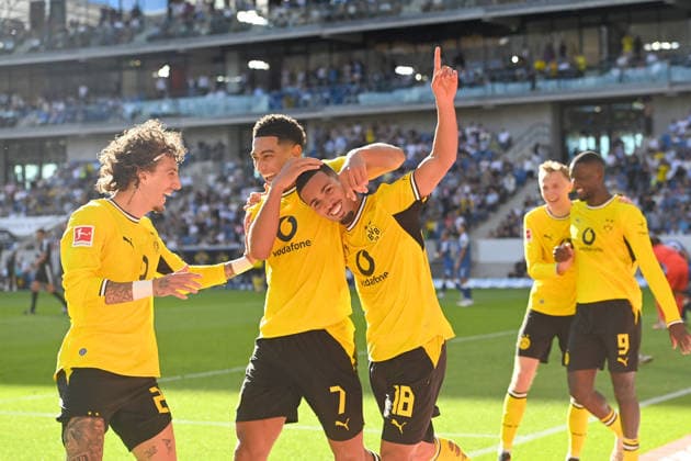 Torjubel do nach Tor zum 2-3 mit v.re:Ethan Chidebere NWANERI (Borussia Dortmund), Jobe BELLINGHAM (Borussia Dortmund), Fabio SILVA (Borussia Dortmund). Jubel,Freude,Begeisterung, Fussball 1. Bundesliga Saison 2026 2027, 2.Spieltag, Spieltag02,, TSG 1899 Hoffenheim - Borussia Dortmund am 05.09.2026 , SNP ARENA *** Goal celebration after the goal to make it 2–3 by Ethan Chidebere NWANERI (Borussia Dortmund), Jobe BELLINGHAM (Borussia Dortmund), and Fabio SILVA (Borussia Dortmund)—celebration, joy, excitement, soccer, Bundesliga 2026–2027 season, Matchday 2, Matchday 02, TSG 1899 Hoffenheim vs. Borussia Dortmund on September 5, 2026, SNP Arena