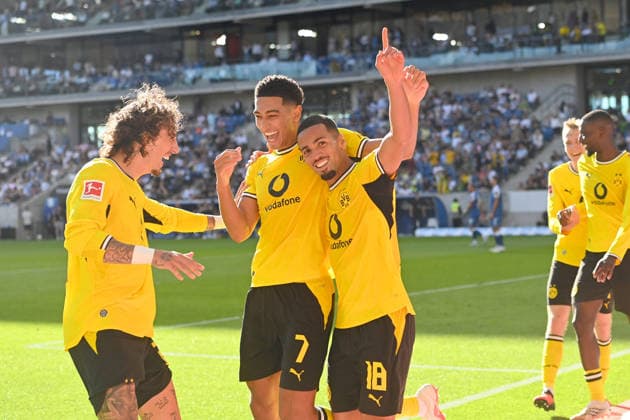 Torjubel do nach Tor zum 2-3 mit v.re:Ethan Chidebere NWANERI (Borussia Dortmund), Jobe BELLINGHAM (Borussia Dortmund), Fabio SILVA (Borussia Dortmund). Jubel,Freude,Begeisterung, Fussball 1. Bundesliga Saison 2026 2027, 2.Spieltag, Spieltag02,, TSG 1899 Hoffenheim - Borussia Dortmund am 05.09.2026 , SNP ARENA *** Goal celebration after the goal to make it 2–3 by Ethan Chidebere NWANERI (Borussia Dortmund), Jobe BELLINGHAM (Borussia Dortmund), and Fabio SILVA (Borussia Dortmund)—celebration, joy, excitement, soccer, Bundesliga 2026–2027 season, Matchday 2, Matchday 02, TSG 1899 Hoffenheim vs. Borussia Dortmund on September 5, 2026, SNP Arena