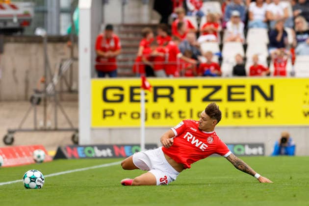 Soccer, 3rd Division, Matchday 04: Rot-Weiss Essen vs. Viktoria Köln on September 5, 2026, at the Stadion an der Hafenstraße in Essen. Jannik Hofmann, Rot-Weiss Essen