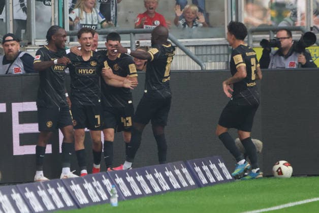 05.09.2026, Fussball, Herren, 1. Bundesliga, Saison 2026 2027, Borussia Mönchengladbach - SV 07 Elversberg, Torjubel zum 3:4, Torschütze: Maurice Krattenmacher (SV 07 Elversberg) Mönchengladbach Ista-Borussia-Park Nordrhein-Westfalen Deutschland (DEU) *** September 5, 2026, Soccer, Men s, 1. Bundesliga, 2026–2027 season, Borussia Mönchengladbach vs. SV 07 Elversberg, goal celebration after the 3–4, goal scorer Maurice Krattenmacher, SV 07 Elversberg, Mönchengladbach, Ista, Borussia Park, North Rhine-Westphalia, Germany, DEU Copyright: xSebastianxBachx