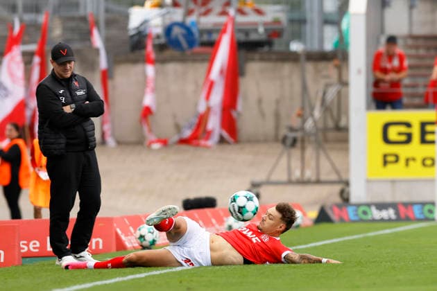 Soccer, 3rd Division, Matchday 04: Rot-Weiss Essen vs. Viktoria Köln on September 5, 2026, at the Stadion an der Hafenstraße in Essen; Jannik Hofmann, Rot-Weiss Essen