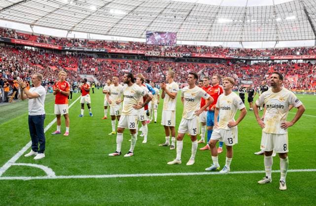 Fußball, Herren, Saison 2026 2027, 1. Bundesliga (2. Spieltag), Bayer 04 Leverkusen - 1. FC Union Berlin, Union bei den Fans, Enttäuschung nach Abpfiff, v. l. Trainer Mauro Lustrinelli (1. FC Union Berlin), Leopold Querfeld (1. FC Union Berlin), Christopher Trimmel (1. FC Union), Tom Rothe (1. FC Union Berlin), Janik Haberer (1. FC Union Berlin), Andras Schäfer (1. FC Union), Rani Khedira (1. FC Union Berlin), 05.09.2026, *** Soccer, Men s, 2026–2027 Season, Bundesliga 1, Matchday 2, Bayer 04 Leverkusen vs. 1. FC Union Berlin, Union Among the Fans, Disappointment After the Final Whistle, from left: Coach Mauro Lustrinelli (1. FC Union Berlin), Leopold Querfeld (1. FC Union Berlin), Christopher Trimmel (1. FC Union), Tom Rothe (1. FC Union Berlin), Janik Haberer of 1. FC Union Berlin, Andras Schäfer of 1. FC Union, Rani Khedira of 1. FC Union Berlin, September 5, 2026, Copyright: xMatthiasxKochx
