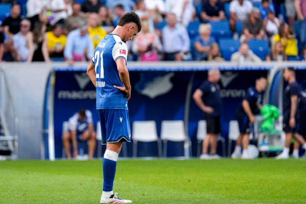 Albian Hajdari (Hoffenheim, 21), Spieler der TSG 1899 Hoffenheim, enttäuscht über die Niederlage, Enttäuschung nach dem Schlusspfiff, Highlight, Verlierer, verloren, Frustration, disappointed, pessimistisch, 05.09.2026, Sinsheim (Deutschland), Fussball, Bundesliga, TSG 1899 Hoffenheim - Borussia Dortmund, DFB DFL REGULATIONS PROHIBIT ANY USE OF PHOTOGRAPHS AS IMAGE SEQUENCES AND OR QUASI-VIDEO. *** Albian Hajdari Hoffenheim, 21, player for TSG 1899 Hoffenheim, disappointed by the loss, disappointment after the final whistle, highlight, loser, lost, frustration, disappointed, pessimistic, September 5, 2026, Sinsheim, Germany, soccer, Bundesliga, TSG 1899 Hoffenheim vs. Borussia Dortmund, DFB and DFL regulations prohibit any use of photographs as image sequences and or quasi-video xozx