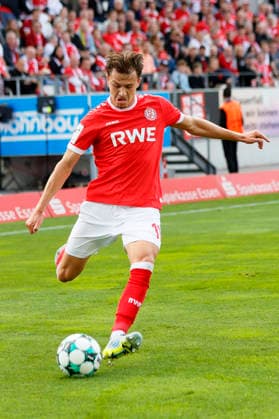 Soccer, 3rd Division, Matchday 04: Rot-Weiss Essen vs. Viktoria Köln on September 5, 2026, at the Stadion an der Hafenstraße in Essen. Noah Pesch, Rot-Weiss Essen