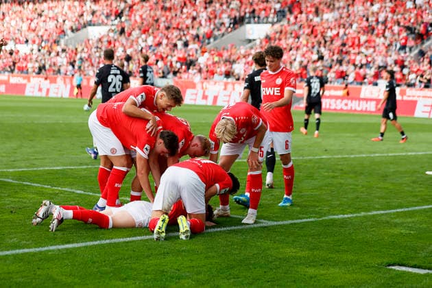 Soccer, 3rd Division, Matchday 04: Rot Weiss Essen vs. Viktoria Köln on September 5, 2026, at the Stadion an der Hafenstraße in Essen; Rot Weiss Essen celebrates a goal