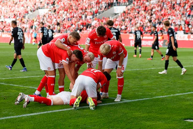 Soccer, 3rd Division, Matchday 04: Rot Weiss Essen vs. Viktoria Köln on September 5, 2026, at the Stadion an der Hafenstraße in Essen; Rot Weiss Essen celebrates a goal