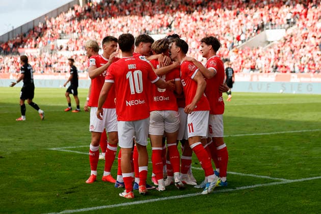 Soccer, 3rd Division, Matchday 04: Rot Weiss Essen vs. Viktoria Köln on September 5, 2026, at the Stadion an der Hafenstraße in Essen; Rot Weiss Essen celebrates a goal