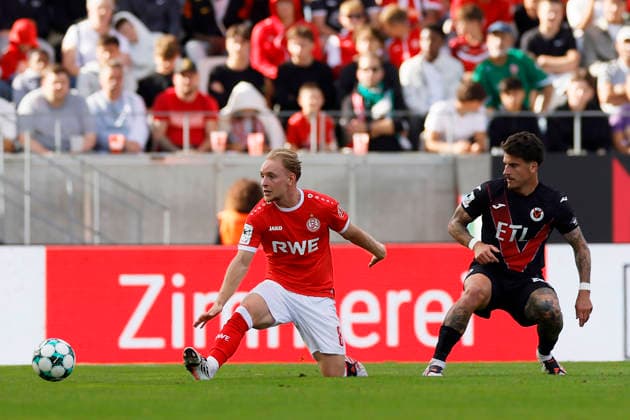 Soccer, 3rd Division, Matchday 4: Rot-Weiss Essen vs. Viktoria Köln on September 5, 2026, at the Stadion an der Hafenstraße in Essen; Tony Menzel, Rot-Weiss Essen