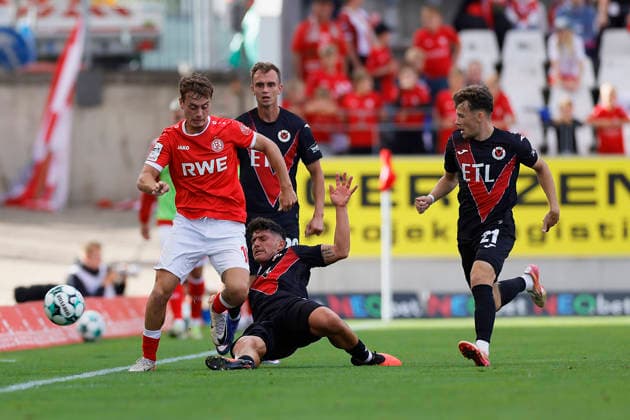 Soccer, 3rd Division, Matchday 04: Rot-Weiss Essen vs. Viktoria Köln on September 5, 2026, at the Stadion an der Hafenstraße in Essen. Marvin Obuz, Rot-Weiss Essen