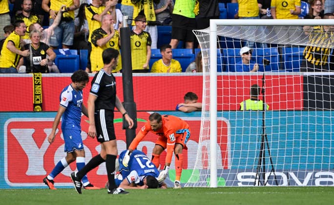 TOR zum 2:3 Eigentor Albian Hajdari TSG 1899 Hoffenheim (21) gegen Torwart Oliver Baumann TSG 1899 Hoffenheim (01) troestet spendet Trost TSG 1899 Hoffenheim vs Borussia Dortmund BVB 05.09.2026 DFL REGULATIONS PROHIBIT ANY USE OF PHOTOGRAPHS AS IMAGE SEQUENCES AND OR QUASI-VIDEO TSG 1899 Hoffenheim vs Borussia Dortmund BVB *** GOAL: 2-3 (own goal by Albian Hajdari, TSG 1899 Hoffenheim 21) against goalkeeper Oliver Baumann (TSG 1899 Hoffenheim 01) offers comfort TSG 1899 Hoffenheim vs. Borussia Dortmund (BVB) 05 09 2026 DFL regulations prohibit any use of photographs as image sequences and or quasi-video. TSG 1899 Hoffenheim vs. Borussia Dortmund (BVB)