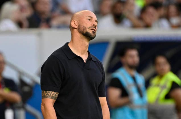 Trainer Coach Christian Ilzer TSG 1899 Hoffenheim am Spielfeldrand Enttaeuschung enttaeuscht nach vergebener Torchance Gestik Geste TSG 1899 Hoffenheim vs Borussia Dortmund BVB 05.09.2026 DFL REGULATIONS PROHIBIT ANY USE OF PHOTOGRAPHS AS IMAGE SEQUENCES AND OR QUASI-VIDEO TSG 1899 Hoffenheim vs Borussia Dortmund BVB *** Coach Christian Ilzer of TSG 1899 Hoffenheim on the sidelines; disappointment after a missed scoring opportunity; gesture; TSG 1899 Hoffenheim vs. Borussia Dortmund BVB, September 5, 2026; DFL REGULATIONS PROHIBITIT ANY USE OF PHOTOGRAPHS AS IMAGE SEQUENCES AND OR QUASI-VIDEO TSG 1899 Hoffenheim vs. Borussia Dortmund (BVB)