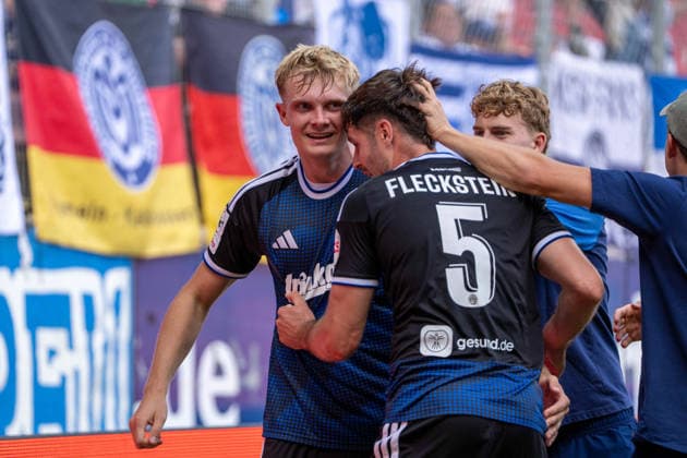 The two MSV goal scorers, Tobias Fleckstein of MSV Duisburg (front), Peter Remmert (MSV Duisburg), on the left: Jahn Regensburg vs. MSV Duisburg, soccer, 3rd Division, Matchday 4, September 5, 2026; Jahn Regensburg vs. MSV Duisburg, soccer, 3rd Division, September 5, 2026, Regensburg Copyright: xEibner-Pressefotox EP_EER