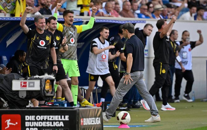Trainer Niko Kovac Borussia Dortmund BVB am Spielfeldrand Gestik Geste Schlussjubel, Freude, Glueck, Jubel TSG 1899 Hoffenheim vs Borussia Dortmund BVB 05.09.2026 DFL REGULATIONS PROHIBIT ANY USE OF PHOTOGRAPHS AS IMAGE SEQUENCES AND OR QUASI-VIDEO TSG 1899 Hoffenheim vs Borussia Dortmund BVB *** Coach Niko Kovac, Borussia Dortmund (BVB), on the sidelines, gesturing, celebrating at the end of the game, joy, happiness, Celebration TSG 1899 Hoffenheim vs. Borussia Dortmund BVB September 5, 2026 DFL regulations prohibit any use of photographs as image sequences and or quasi-video TSG 1899 Hoffenheim vs. Borussia Dortmund BVB