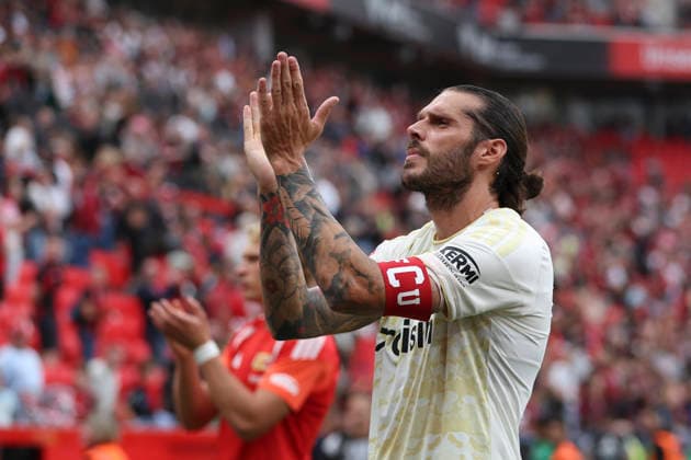 Christopher Trimmel (1.FC Union Berlin) gestikuliert, Gestik waehrend des Spiels der 1. Bundesliga zwischen Bayer 04 Leverkusen und 1. FC Union Berlin, BayArena am 05. September 2026 in Leverkusen, Deutschland. (Foto von Oliver Kaelke DeFodi Images) +++ Christopher Trimmel (1.FC Union Berlin) gestures during the Bundesliga match between Bayer 04 Leverkusen and 1. FC Union Berlin at BayArena on September 5, 2026 in Leverkusen, Germany. (Photo by Oliver Kaelke DeFodi Images) DFB DFL REGULATIONS PROHIBIT ANY USE OF PHOTOGRAPHS AS IMAGE SEQUENCES AND OR QUASI-VIDEO. (Photo by Oliver Kaelke DeFodi Images) - *** Christopher Trimmel of 1. FC Union Berlin gestures during the Bundesliga match between Bayer 04 Leverkusen and 1. FC Union Berlin, BayArena on September 5, 2026, in Leverkusen, Germany. Photo by Oliver Kaelke, DeFodi Images. Christopher Trimmel of 1. FC Union Berlin gestures during the Bundesliga match between Bayer 04 Leverkusen and 1. FC Union Berlin at BayArena on September 5, 2026 in Leverkusen, Germany. Photo by Oliver Kaelke, DeFodi Images. DFB and DFL regulations prohibit any use of photographs as image sequences and or quasi-video. Photo by Oliver Kaelke, DeFodi Images.