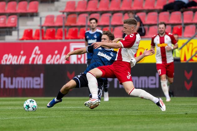 Patrick Sussek (MSV Duisburg), on the left in a tackle with Erik Majetschak (Jahn Regensburg); Jahn Regensburg vs. MSV Duisburg, soccer, 3. Liga, Matchday 4, September 5, 2026 Jahn Regensburg vs. MSV Duisburg, soccer, 3rd Division, September 5, 2026 Regensburg Copyright: xEibner-Pressefotox EP_EER