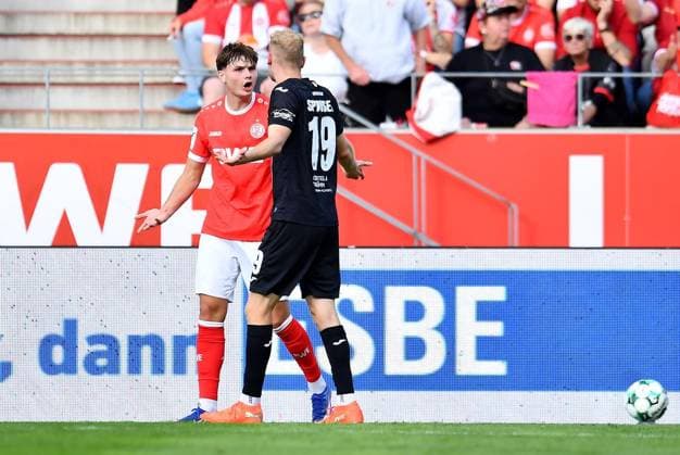 Rot Weiss Essen vs. Viktoria Köln ** FOR EDITORIAL PURPOSES ONLY ** ** EDITORIAL USE ONLY ** p Soccer 3rd Division, Matchday 4: Rot-Weiss Essen vs. Viktoria Köln on September 5, 2026, at the Stadion an der Hafenstrasse in Essen. Meiko Sponsel (Viktoria Köln), in front; Jaka Cuber Potocnik (Rot-Weiss Essen), in the back. Germany, North Rhine-Westphalia, Essen. Copyright ThorstenxTillmann Copyright: ThorstenxTillmann doc87gzjlmqzk617r6k79tb ,EDITORIAL USE ONLY Copyright: ThorstenxTillmann