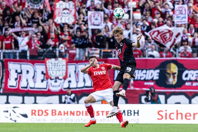 Football, 3rd Division, Rot-Weiß Essen v Viktoria Köln