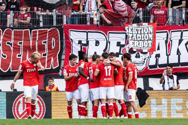 3rd Division: Rot-Weiss Essen vs. FC Viktoria Köln, September 5, 2026. Rot-Weiss Essen celebrates the goal, 1–0, 3rd Division: Rot-Weiss Essen vs. FC Viktoria Köln, Stadion an der Hafenstraße, Essen, September 5, 2026. DFL regulations prohibit any use of photographs as image sequences and or quasi-video. Copyright: xBEAUTIFULxSPORTS Buriakovx