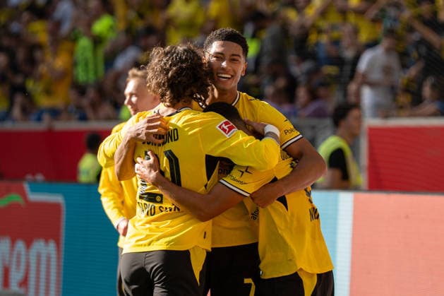 1. Bundesliga: TSG Hoffenheim vs Borussia Dortmund, 05.09.2026 Ethan Nwaneri (Borussia Dortmund, 18), Jobe Bellingham (Borussia Dortmund, 7), Fabio Silva (Borussia Dortmund, 21), Serhou Guirassy (Borussia Dortmund, 9) und Maximilian Beier (Borussia Dortmund, 14) feiern gemeinsam den Treffer zur 2:3-Führung durch den Torschütze Ethan Nwaneri (Borussia Dortmund, 18) vor dem Dortmunder Gästeblock im Bundesligaspiel gegen die TSG 1899 Hoffenheim. 1. Bundesliga: TSG Hoffenheim vs Borussia Dortmund, SNP Arena, 05.09.2026 DFB DFL REGULATIONS PROHIBIT ANY USE OF PHOTOGRAPHS AS IMAGE SEQUENCES AND OR QUASI-VIDEO. *** Bundesliga Match: TSG Hoffenheim vs. Borussia Dortmund, September 5, 2026. Ethan Nwaneri (Borussia Dortmund, 18), Jobe Bellingham (Borussia Dortmund, 7), Fabio Silva (Borussia Dortmund, 21), Serhou Guirassy (Borussia Dortmund, 9), and Maximilian Beier (Borussia Dortmund, 14 celebrate together the goal that gave them a 2–3 lead, scored by Ethan Nwaneri (Borussia Dortmund, 18), in front of the Dortmund away section during the Bundesliga match against TSG 1899 Hoffenheim. Bundesliga: TSG Hoffenheim vs. Borussia Dortmund, SNP Arena, September 5, 2026 DFB DFL REGULATIONS PROHIBIT ANY USE OF PHOTOGRAPHS AS IMAGE SEQUENCES AND OR QUASI-VIDEO u009D Copyright: xBEAUTIFULxSPORTS Hillx