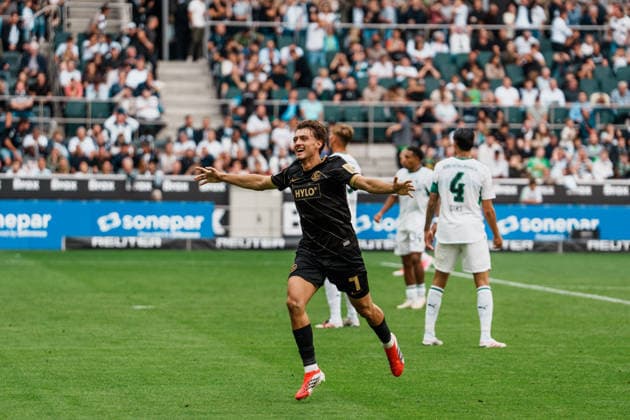 Deutschland: Fußball 1. Bundesliga Männer 2026 - 2027, 2. Spieltag - VfL Borussia Mönchengladbach vs SV Elversberg (ista Borussia Park): Maurice Krattenmacher (SV Elversberg, 7) zum 4 zu 3 - Siegtreffer, Jubel, Tor, Freude, feiern, Spass, Emotionen *** Germany Men s Soccer Bundesliga 1 2026–2027, Matchday 2: VfL Borussia Mönchengladbach vs. SV Elversberg at Borussia Park; Maurice Krattenmacher (SV Elversberg) scores the winning goal in a 7-4-3 match; cheering, goal, joy, celebration, fun, emotions Copyright: xThiemoxRudolphx