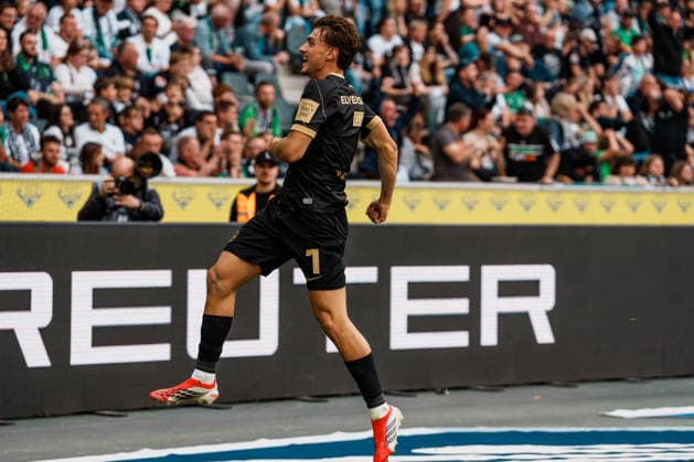 Deutschland: Fußball 1. Bundesliga Männer 2026 - 2027, 2. Spieltag - VfL Borussia Mönchengladbach vs SV Elversberg (ista Borussia Park): Maurice Krattenmacher (SV Elversberg, 7) zum 4 zu 3 - Siegtreffer, Jubel, Tor, Freude, feiern, Spass, Emotionen *** Germany Men s Soccer Bundesliga 1 2026–2027, Matchday 2: VfL Borussia Mönchengladbach vs. SV Elversberg at Borussia Park; Maurice Krattenmacher (SV Elversberg) scores the winning goal in a 7-4-3 match; cheering, goal, joy, celebration, fun, emotions Copyright: xThiemoxRudolphx