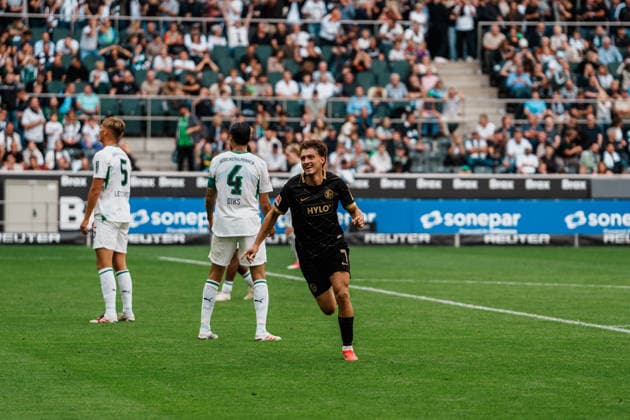 Deutschland: Fußball 1. Bundesliga Männer 2026 - 2027, 2. Spieltag - VfL Borussia Mönchengladbach vs SV Elversberg (ista Borussia Park): Maurice Krattenmacher (SV Elversberg, 7) zum 4 zu 3 - Siegtreffer, Jubel, Tor, Freude, feiern, Spass, Emotionen *** Germany Men s Soccer Bundesliga 1 2026–2027, Matchday 2: VfL Borussia Mönchengladbach vs. SV Elversberg at Borussia Park; Maurice Krattenmacher (SV Elversberg) scores the 7-4-3 winning goal; cheering, goal, joy, celebration, fun, emotions Copyright: xThiemoxRudolphx