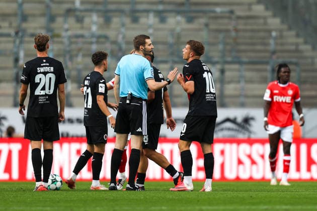 Rot Weiss Essen vs. FC Viktoria Cologne, Soccer, 3rd Division, Matchday 4, 2026–2027 Season, September 5, 2026, David Otto and Simon Schreiner discuss Viktoria Köln vs. Rot-Weiss Essen, Soccer, 3rd Division, Matchday 4, 2026–2027 Season, September 5, 2026, Essen Copyright: xEibner-Pressefoto JavadxMohammadx EP_JMR