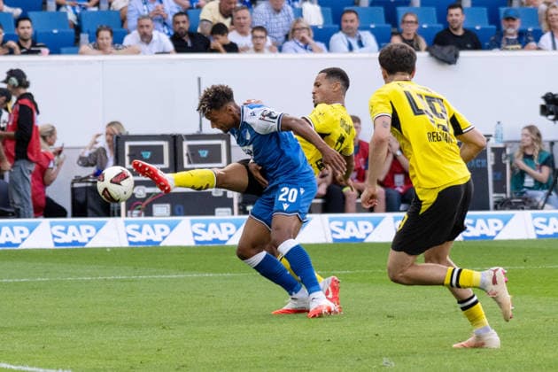 Ethan Nwaneri (Borussia Dortmund), Bambase Conte (TSG 1899 Hoffenheim) und Luca Reggiani (Borussia Dortmund). xettx, Deutschland, Sinsheim, 05.09.2026, Fussball, Bundesliga: TSG 1899 Hoffenheim vs Borussia Dortmund, Saison 2026 2027, 2. Spieltag, SNP Arena DFL DFB REGULATIONS PROHIBIT ANY USE OF PHOTOGRAPHS AS IMAGE SEQUENCES AND OR QUASI-VIDEO. *** Ethan Nwaneri (Borussia Dortmund), Bambase Conte (TSG 1899 Hoffenheim), and Luca Reggiani (Borussia Dortmund), Germany, Sinsheim, September 5, 2026, Soccer, Bundesliga: TSG 1899 Hoffenheim vs. Borussia Dortmund, 2026–2027 season, Matchday 2, SNP Arena. DFL and DFB regulations prohibit any use of photographs as image sequences and or quasi-video.