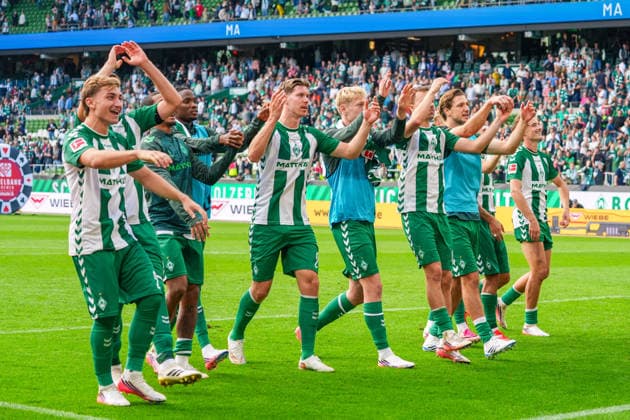 Werder Bremen feiert vor den eigenen Fans nach Abpfiff, Deutschland: Fussball, Bundesliga, Saison 2026 27, 2. Spieltag, 05.09.2026, Werder Bremen vs RB Leipzig, Weserstadion (Bremen) *** Werder Bremen celebrates in front of its home fans after the final whistle, German Soccer, Bundesliga, 2026–27 Season, Matchday 2, September 5, 2026, Werder Bremen vs. RB Leipzig, Weserstadion, Bremen Copyright: xLeonxFrickx