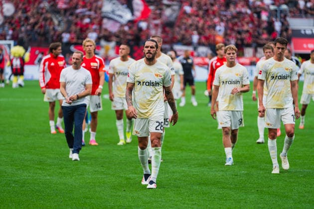 Christopher Trimmel (1.FC Union Berlin, 28) fuehrt sein Team zu den Fans nach dem Spiel, Emotion Bayer 04 Leverkusen vs. 1.FC Union Berlin, Fussball, 1.Bundesliga, 2.Spieltag, Saison 2026 27, 05.09.2026, DFL REGULATIONS PROHIBIT ANY USE OF PHOTOGRAPHS AS IMAGE SEQUENCES AND OR QUASI-VIDEO, Bayer 04 Leverkusen vs. 1.FC Union Berlin, Fussball, 1.Bundesliga, 2.Spieltag, Saison 2026 27, 05.09.2026 Leverkusen *** Christopher Trimmel of 1. FC Union Berlin, 28, leads his team to the fans after the game; Emotion: Bayer 04 Leverkusen vs. 1. FC Union Berlin, Soccer, Bundesliga 1, Matchday 2, 2026–27 Season, May 9, 2026, DFL REGULATIONS PROHIBIT ANY USE OF PHOTOGRAPHS AS IMAGE SEQUENCES AND OR QUASI-VIDEO, Bayer 04 Leverkusen vs. 1 FC Union Berlin, Soccer, Bundesliga 1, Matchday 2, 2026–27 Season, May 9, 2026, Leverkusen Copyright: xEibner-Pressefoto LukasxBaldygax EP_LBA