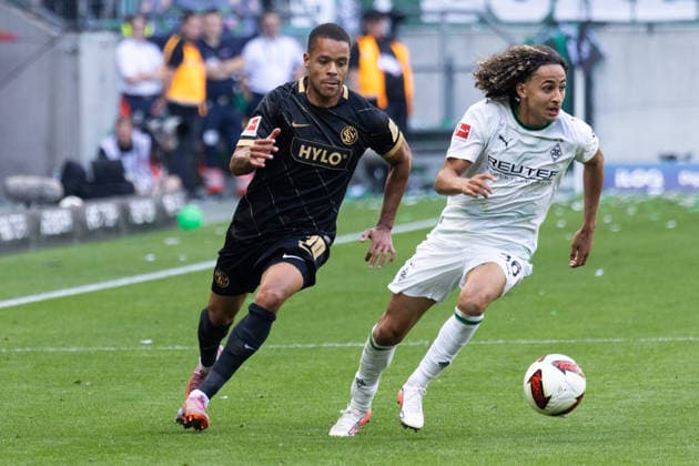 Mönchengladbach, Deutschland 03. Mai 2026: 1. BL - 2026 2027 - Sp. 2 - Borussia Mönchengladbach gegen SV Elversberg Im Bild: v. li. im Zweikampf Jan Gyamerah (SV) und Wael Mohya (BMG) DFL DFB regulations prohibit any use of photographs as image sequences and or quasi-video. ista-Borussia Park Nordrhein Westfalen *** Mönchengladbach, Germany May 3, 2026 Bundesliga 2026–2027 Matchday 2: Borussia Mönchengladbach vs. SV Elversberg Pictured from left in a tackle: Jan Gyamerah (SV) and Wael Mohya (BMG). DFL and DFB regulations prohibit any use of photographs as image sequences and or quasi-video ista Borussia Park North Rhine-Westphalia Copyright: xFotostandx xGörtzx