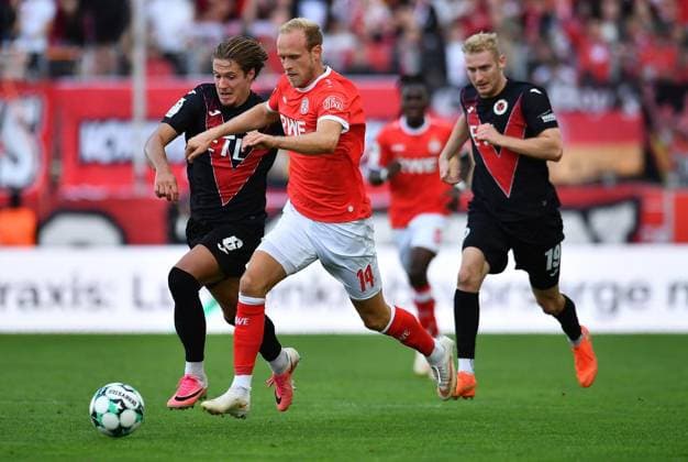 Rot-Weiss Essen vs. Viktoria Köln ** FOR EDITORIAL USE ONLY ** ** p Soccer 3rd League, Matchday 4: Rot-Weiss Essen vs. Viktoria Köln on September 5, 2026, at the Stadion an der Hafenstrasse in Essen. Tobias Eisenhuth (Viktoria Köln), on the left, Lucas Brumme of Rot-Weiss Essen; in the center, Meiko Sponsel of Viktoria Köln; in the background, Essen, North Rhine-Westphalia, Germany. Copyright ThorstenxTillmann Copyright: ThorstenxTillmann doc87gzxgfwqvsolq3smfc ,EDITORIAL USE ONLY Copyright: ThorstenxTillmann