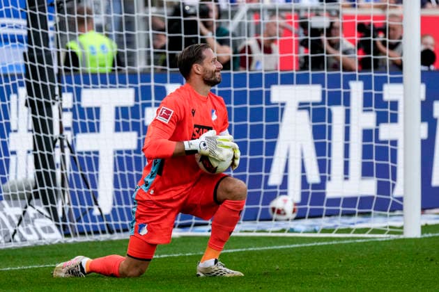 Oliver Baumann (Torwart, Hoffenheim, 1), Spieler der TSG 1899 Hoffenheim, Freisteller, Ganzkörper, Einzelbild, Einzelfoto, Aktion, Action, enttäuscht schauend, Enttäuschung, Frustration, disappointed, pessimistisch, 05.09.2026, Sinsheim (Deutschland), Fussball, Bundesliga, TSG 1899 Hoffenheim - Borussia Dortmund, DFB DFL REGULATIONS PROHIBIT ANY USE OF PHOTOGRAPHS AS IMAGE SEQUENCES AND OR QUASI-VIDEO. *** Oliver Baumann, goalkeeper, Hoffenheim, 1, TSG 1899 Hoffenheim player, cutout, full-body, single image, single photo, action, looking disappointed, disappointment, frustration, pessimistic, 05 09 2026, Sinsheim, Germany, soccer, Bundesliga, TSG 1899 Hoffenheim vs. Borussia Dortmund, DFB and DFL regulations prohibit any use of photographs as image sequences and or quasi-video xozx