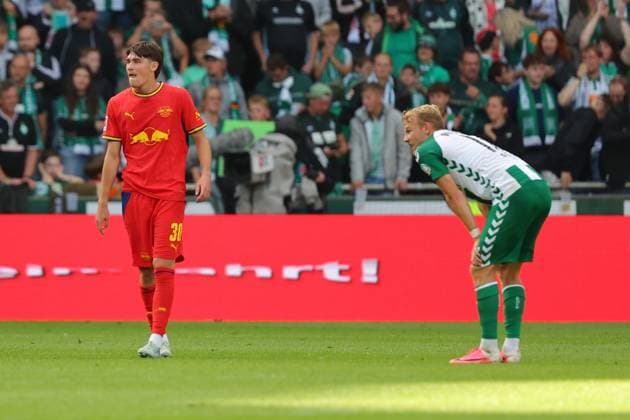 05.09.26, GER, Fussball, 1.FBL Männer, 2. Spieltag, Saison2026 2027, SV Werder Bremen vs. RB Leipzig Spielende Endstand 3:1. Andrija Maksimovic (RB Leipzig 30) und Marco Grüll Marco Gruell (SV Werder Bremen 17) sind sichtlich erschöpft Bremen Weserstadion Bremen Germany *** September 26, 2005, Germany, Soccer, Men s 1st Bundesliga, Matchday 2, 2026–2027 Season, SV Werder Bremen vs. RB Leipzig; Final Score: 3–1; Andrija Maksimovic (RB Leipzig, 30) and Marco Grüll (SV Werder Bremen, 17) are visibly exhausted; Weserstadion, Bremen, Germany Copyright: xnordphotoxGmbHx xTauchnitzx
