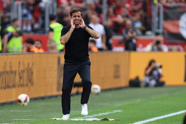 Trainer Carles Martinez (Bayer 04 Leverkusen) gestikuliert, Gestik waehrend des Spiels der 1. Bundesliga zwischen Bayer 04 Leverkusen und 1. FC Union Berlin, BayArena am 05. September 2026 in Leverkusen, Deutschland. (Foto von Oliver Kaelke DeFodi Images) +++ Trainer Carles Martinez (Bayer 04 Leverkusen) gestures during the Bundesliga match between Bayer 04 Leverkusen and 1. FC Union Berlin at BayArena on September 5, 2026 in Leverkusen, Germany. (Photo by Oliver Kaelke DeFodi Images) DFB DFL REGULATIONS PROHIBIT ANY USE OF PHOTOGRAPHS AS IMAGE SEQUENCES AND OR QUASI-VIDEO. (Photo by Oliver Kaelke DeFodi Images) - *** Bayer 04 Leverkusen coach Carles Martinez gestures during the Bundesliga match between Bayer 04 Leverkusen and 1. FC Union Berlin, BayArena on September 5, 2026, in Leverkusen, Germany. Photo by Oliver Kaelke, DeFodi Images. Coach Carles Martinez of Bayer 04 Leverkusen gestures during the Bundesliga match between Bayer 04 Leverkusen and 1 FC Union Berlin at BayArena on September 5, 2026 in Leverkusen, Germany. Photo by Oliver Kaelke, DeFodi Images. DFB and DFL regulations prohibit any use of photographs as image sequences and or quasi-video. Photo by Oliver Kaelke, DeFodi Images.