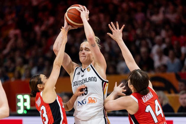Leonie Fiebich (Germany), No. 13, in a one-on-one battle for the ball with Rui Machida (Japan), No. 13, and Azusa Asahina (Japan), No. 14, GER, Germany vs. Japan, Basketball, 2026 FIBA Women’s World Cup, Group Stage, Matchday 2, September 5, 2026 GER, Germany vs. Japan, Basketball, 2026 FIBA Women’s World Cup, Group Stage, Matchday 2, September 5, 2026 Berlin Copyright: xEibner-Pressefoto MaxxVincenx EP_MVN