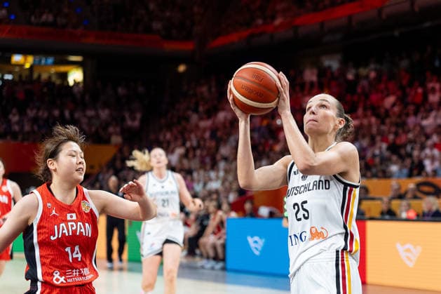 Clara Bielefeld (Germany), 25, taking a shot; Azusa Asahina (Japan), 14; GER, Germany vs. Japan, Basketball, 2026 FIBA Women’s World Cup, Group Stage, Matchday 2, September 5, 2026, GER, Germany vs. Japan, basketball, 2026 FIBA Women’s World Cup, group stage, Match Day 2, September 5, 2026, Berlin Copyright: xEibner-Pressefoto MaxxVincenx EP_MVN